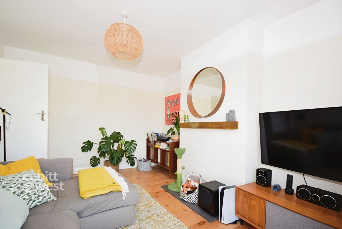 House Maude Close in Folkestone and Hythe District