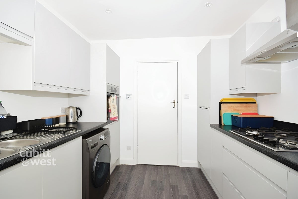 House Maude Close in Folkestone and Hythe District