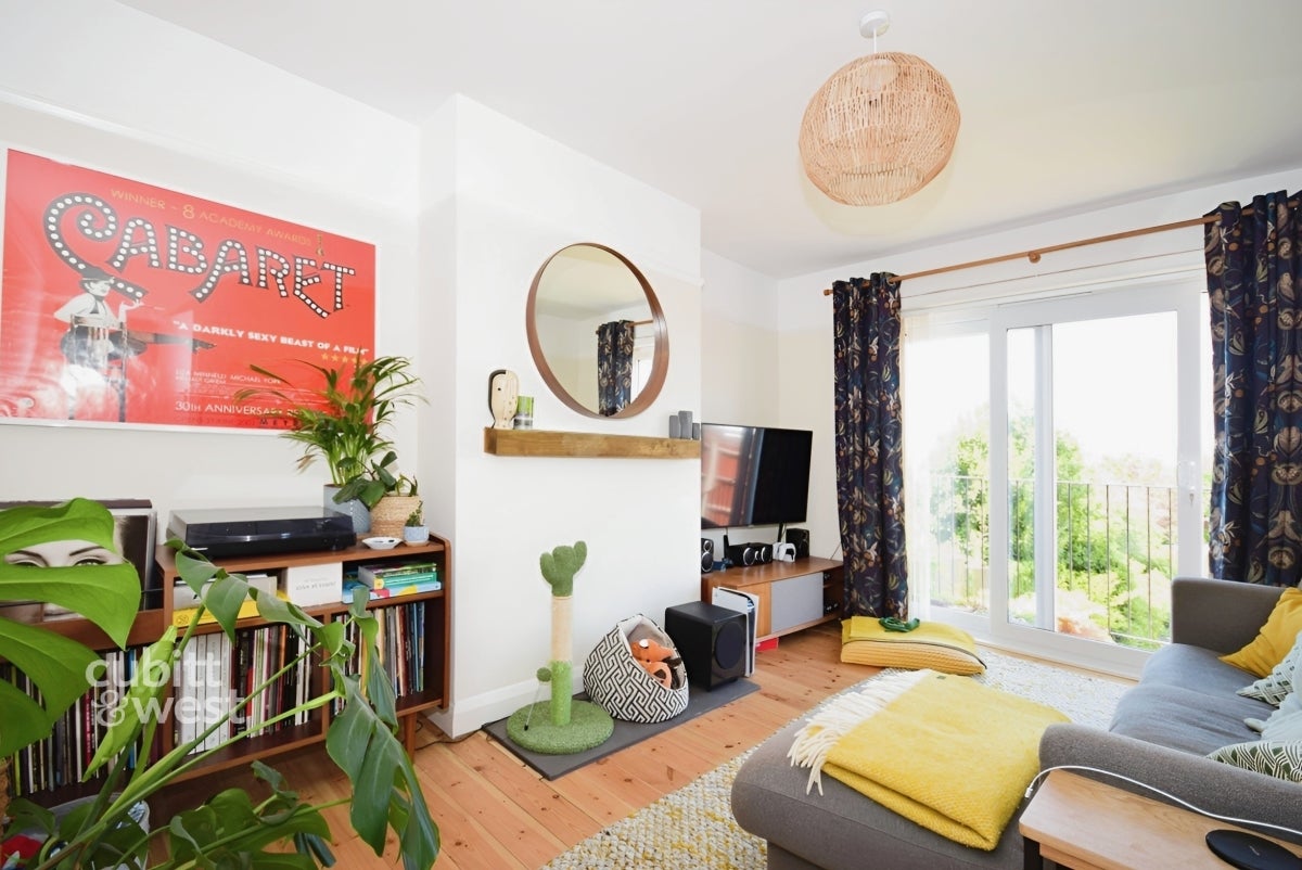 House Maude Close in Folkestone and Hythe District