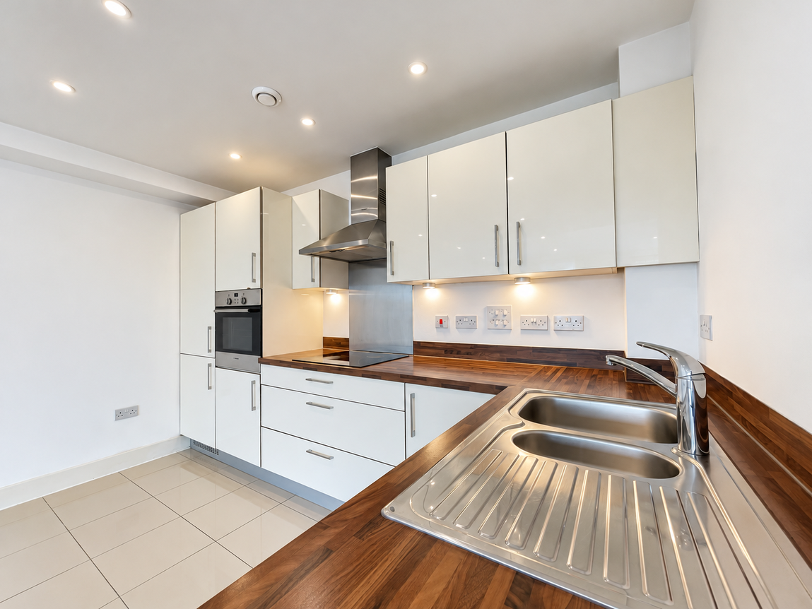 Flat John Thornycroft Road in Southampton