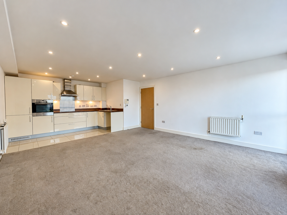 Flat John Thornycroft Road in Southampton