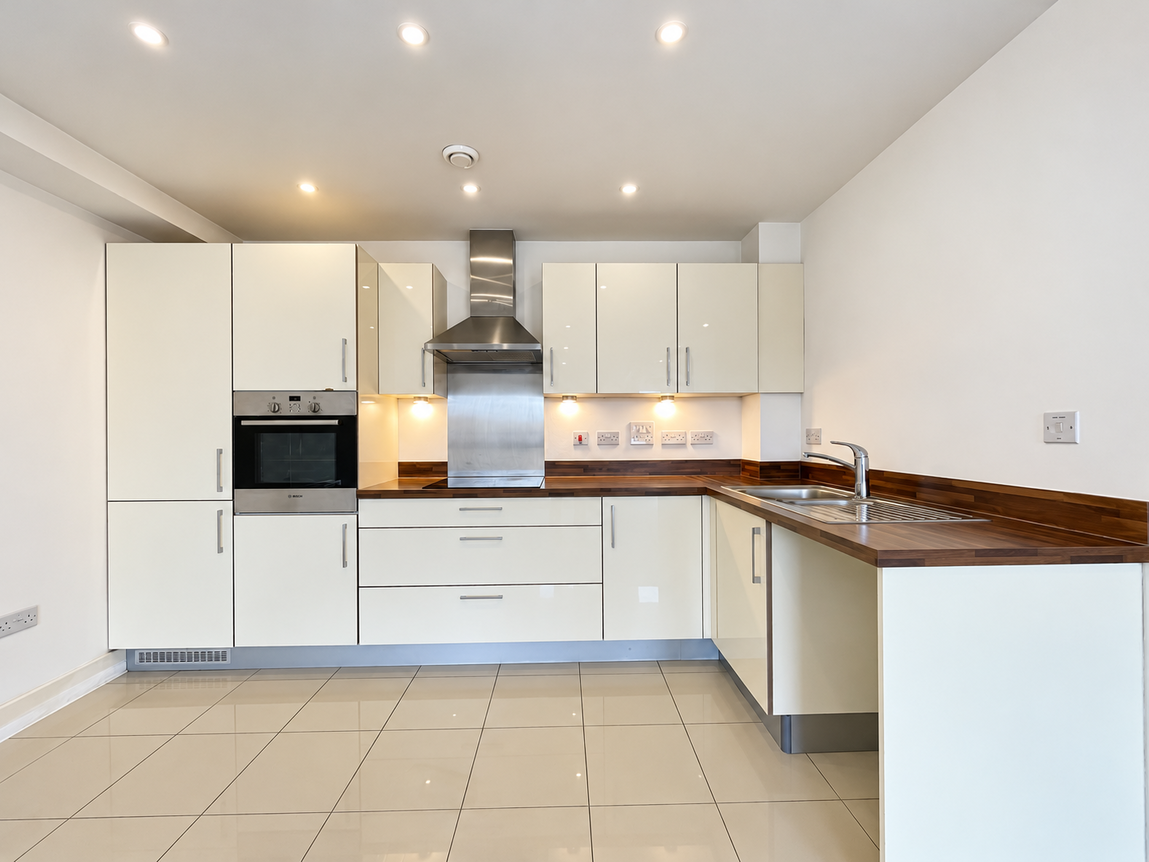 Flat John Thornycroft Road in Southampton