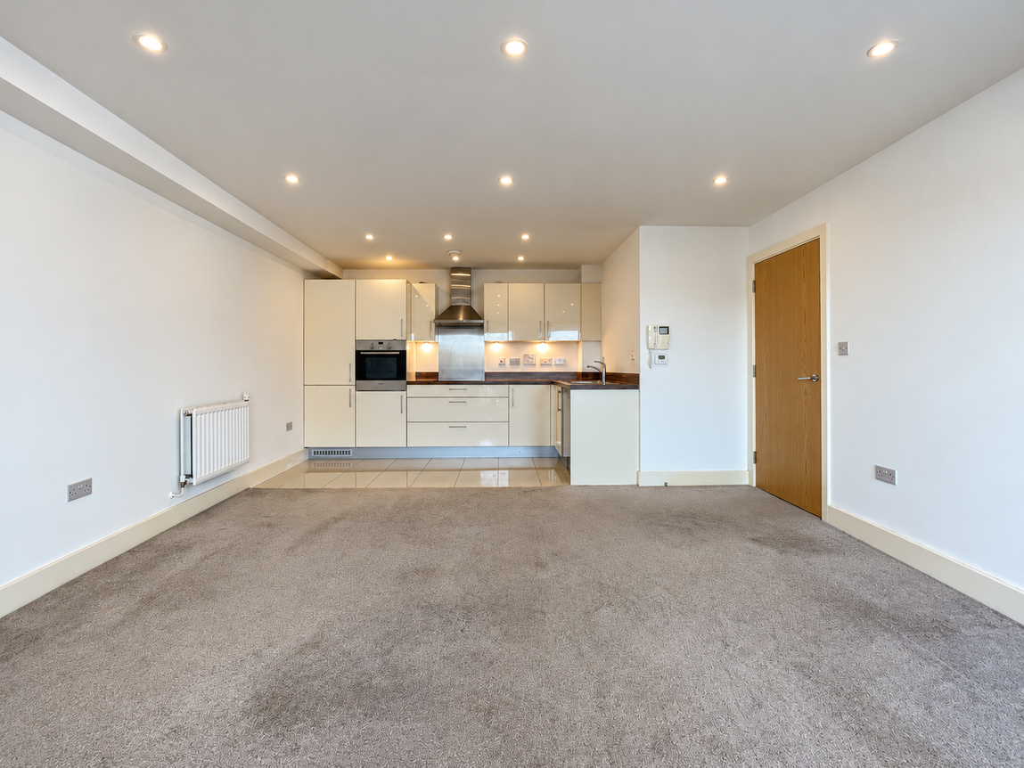 Flat John Thornycroft Road in Southampton