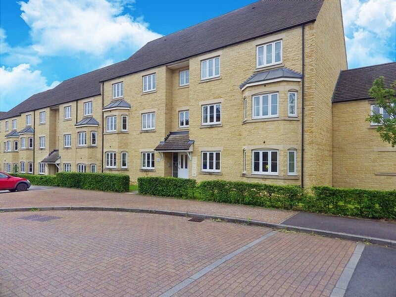 Flat Bathing Place Court in West Oxfordshire