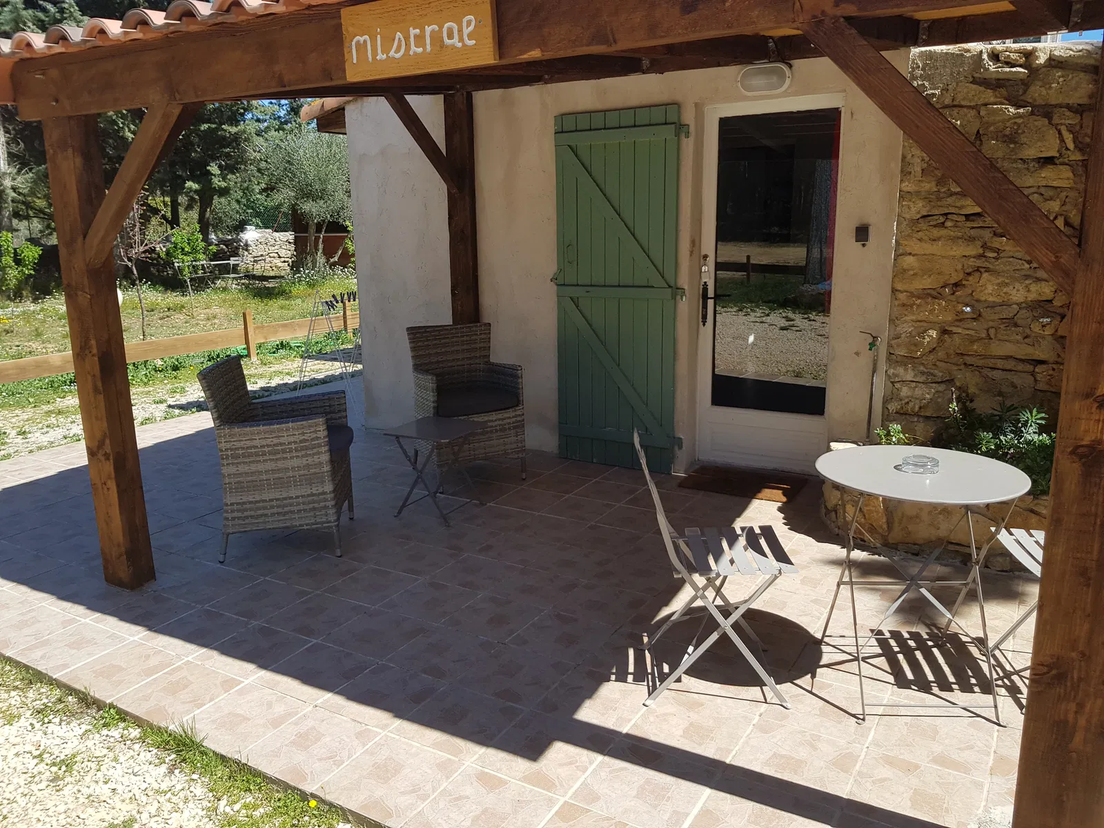Room Route de Saint-Chamas in Grans