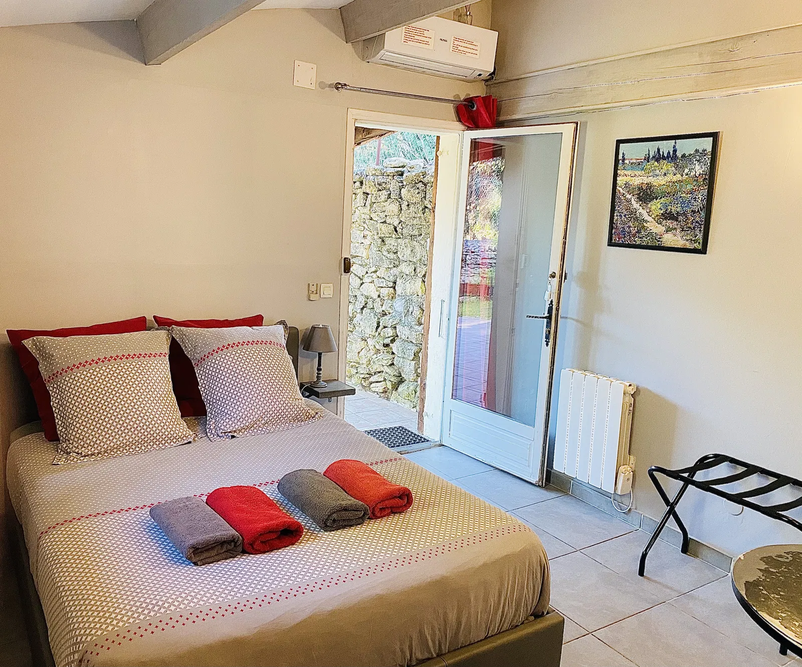 Room Route de Saint-Chamas in Grans