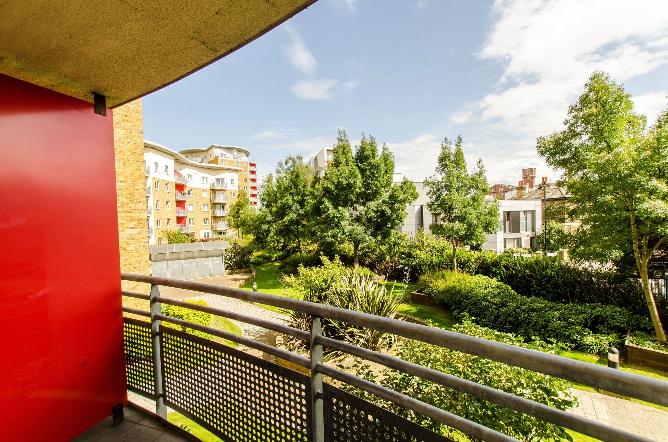 Flat Pancras Way in Greater London