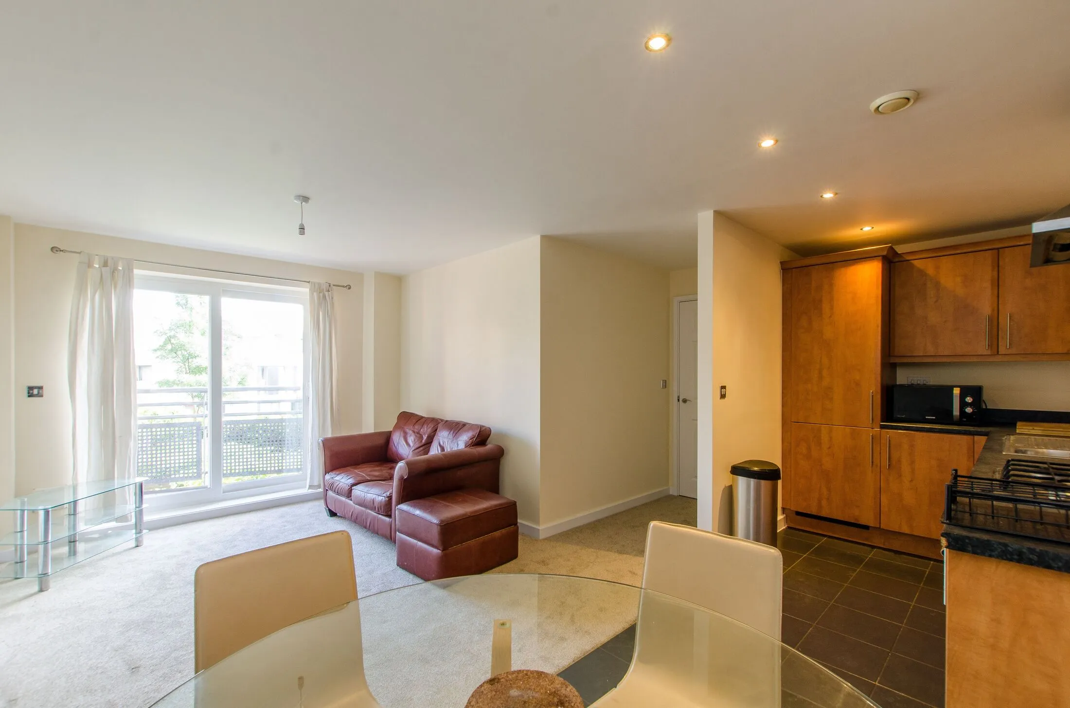 Flat Pancras Way in Greater London