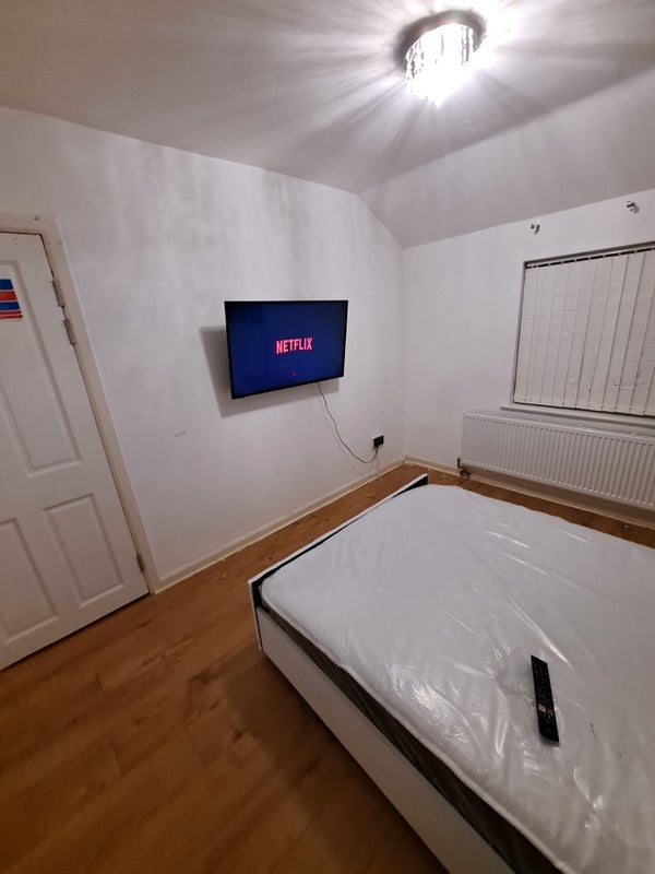 Room Springfields Road in Brierley Hill