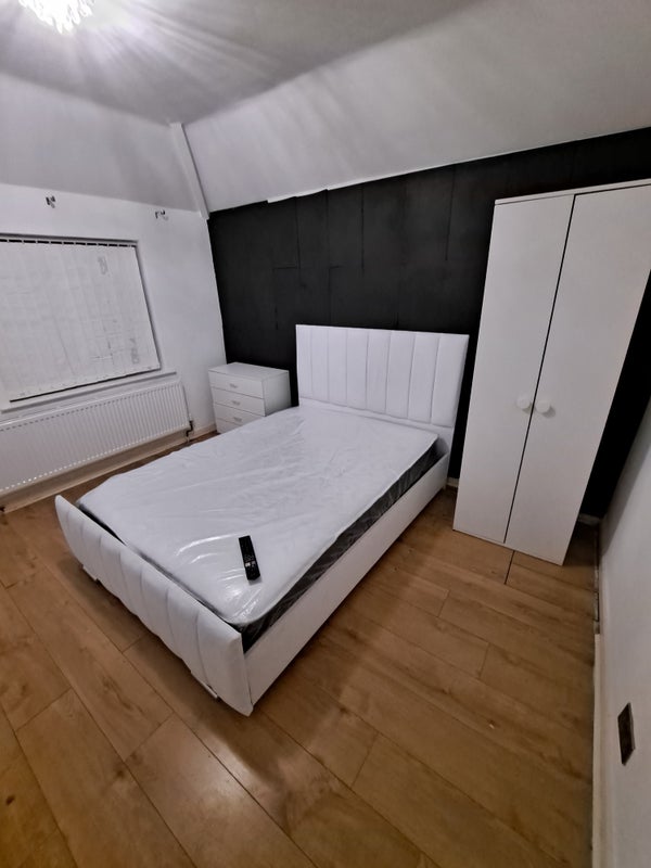 Room Springfields Road in Brierley Hill