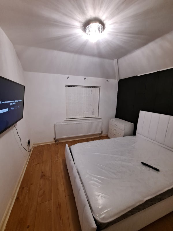 Room Springfields Road in Brierley Hill