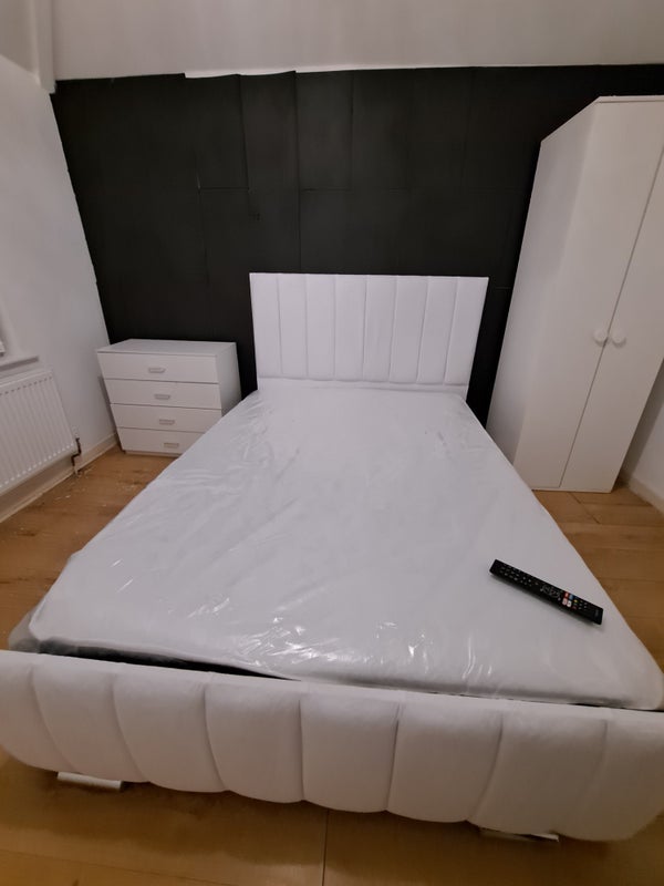 Room Springfields Road in Brierley Hill