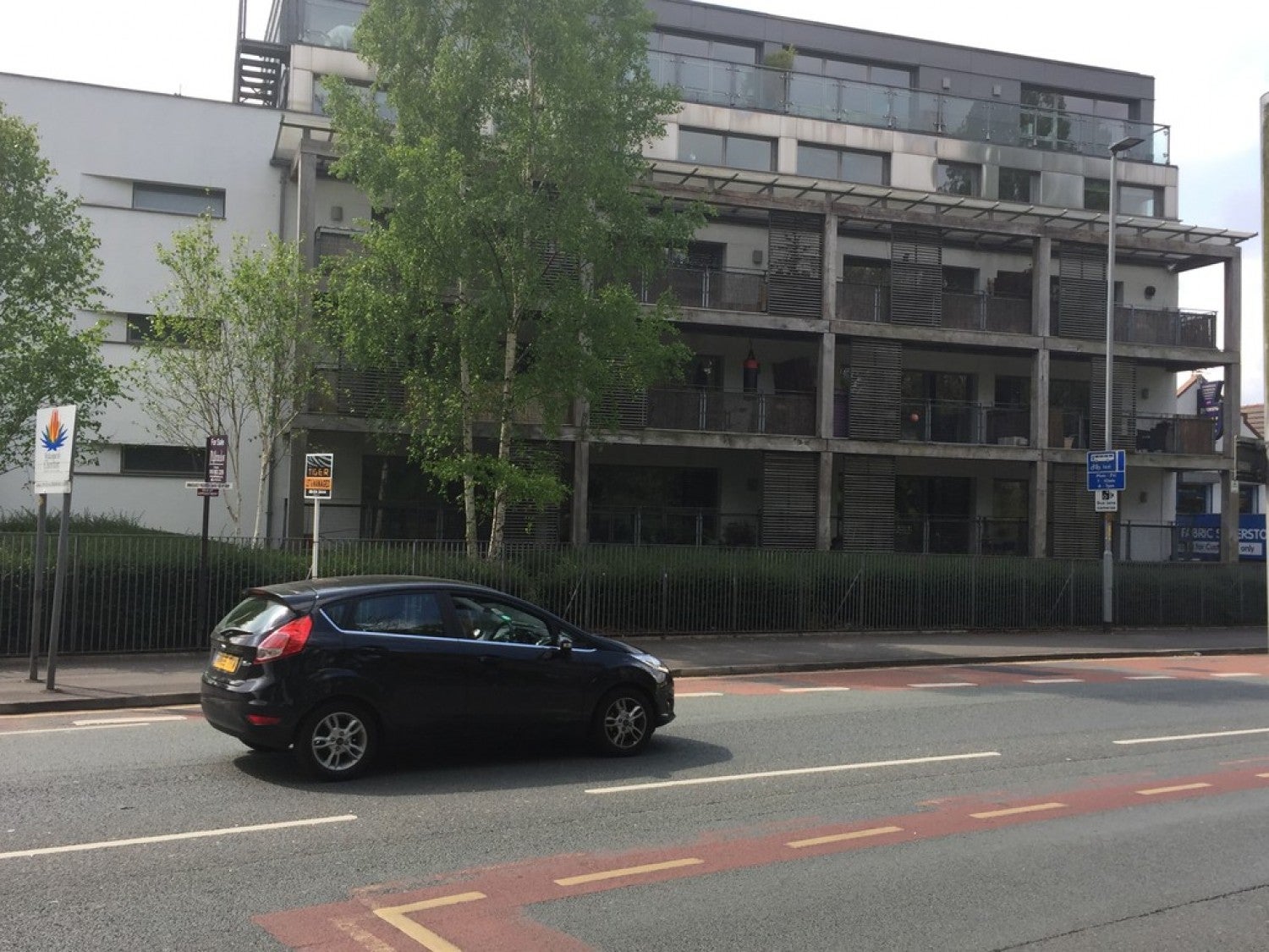 Flat Oakhouse Drive in Manchester