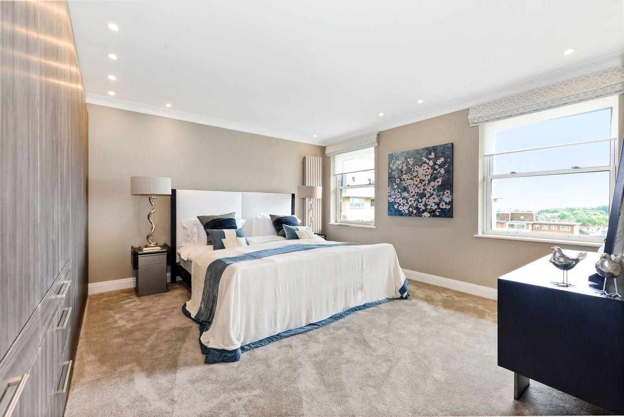 Flat Boydell Court in Greater London
