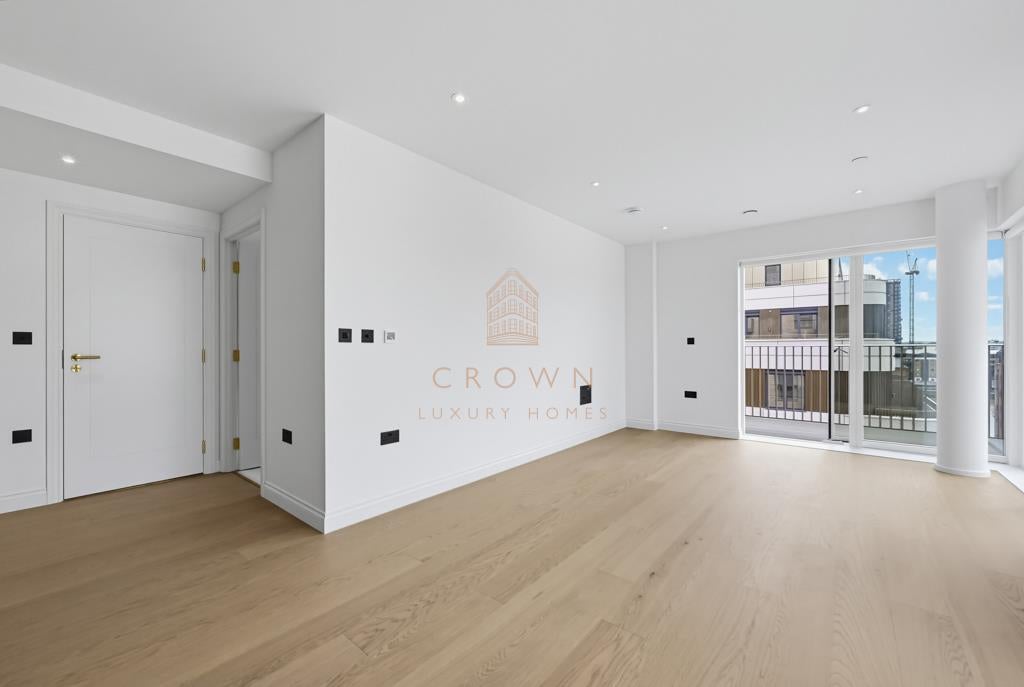 Flat Potters Road in Greater London