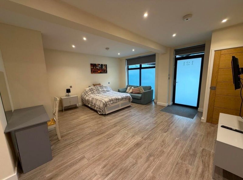 Flat Roach Road in Greater London