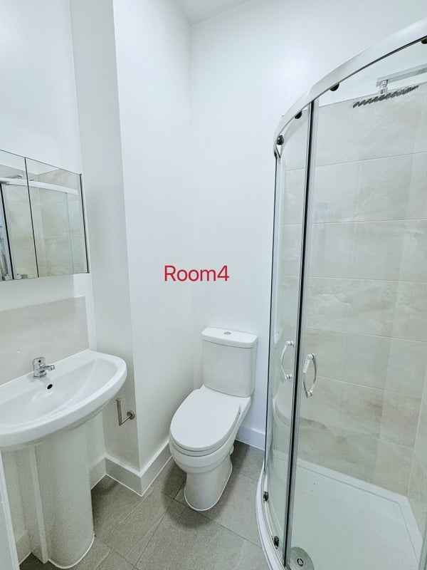 Room Hubert Grove in Greater London