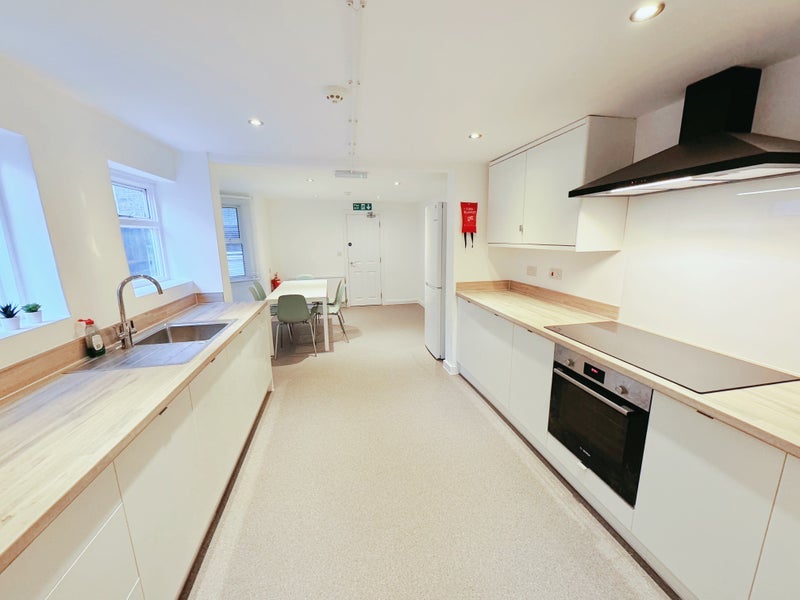Room Hubert Grove in Greater London