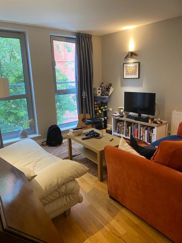 Room Enfield Road in Greater London