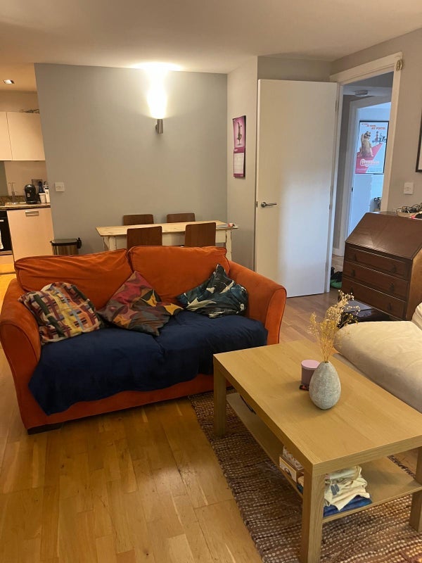 Room Enfield Road in Greater London