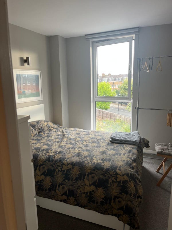 Flat Enfield Road in Greater London