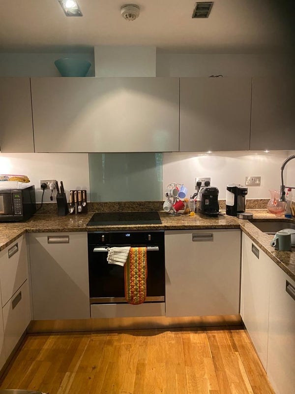 Room Enfield Road in Greater London