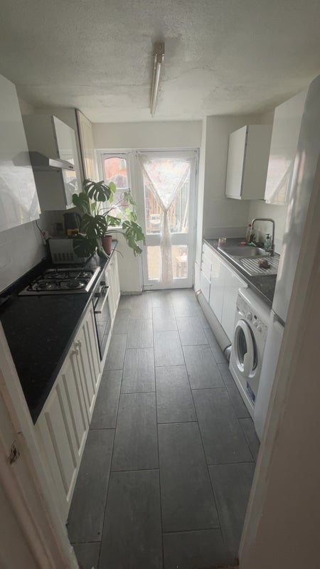 Room Purdy Street in Greater London