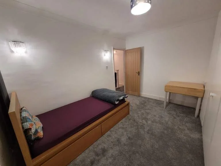 Room Oakfield Park Road in Dartford