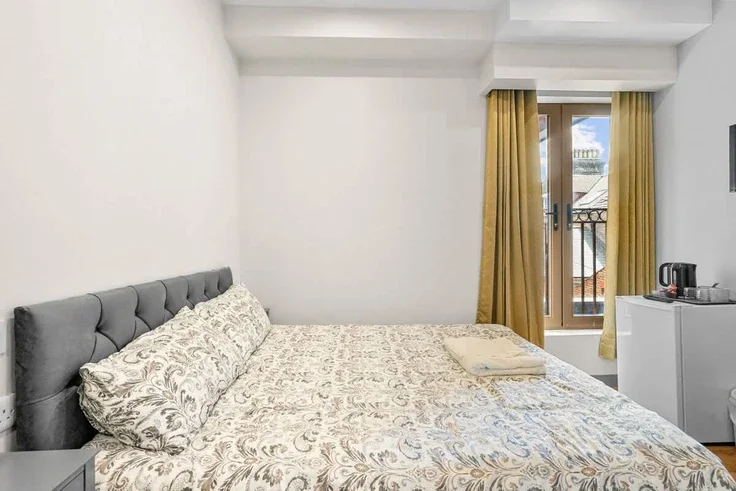 Room Cranbrook Road in Greater London
