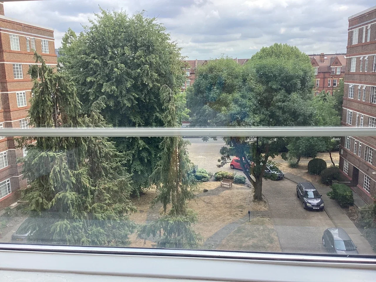 Flat Balham High Road in Greater London