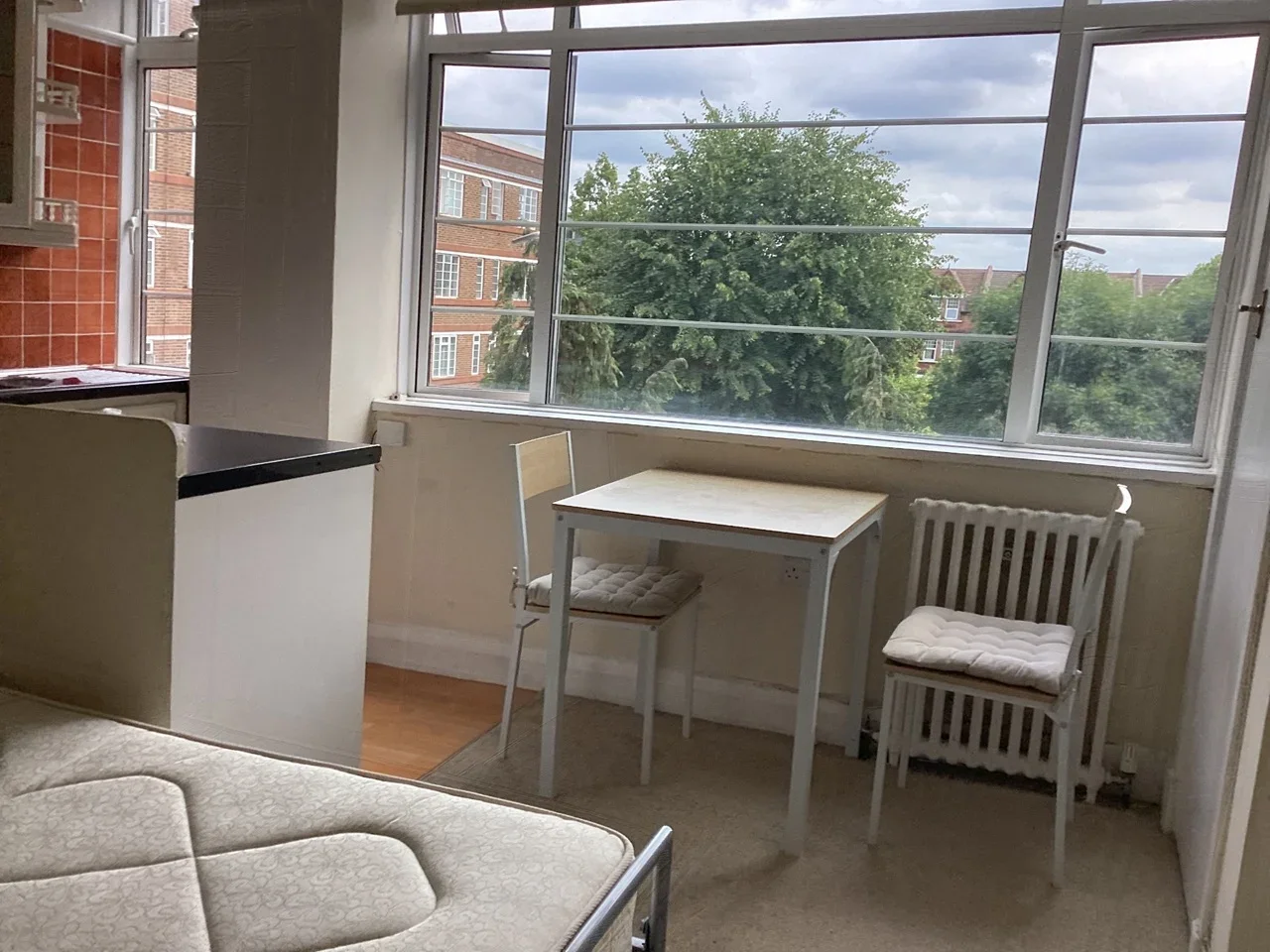 Flat Balham High Road in Greater London