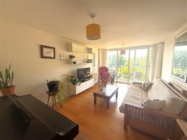 Flat Portsmouth Road in Greater London