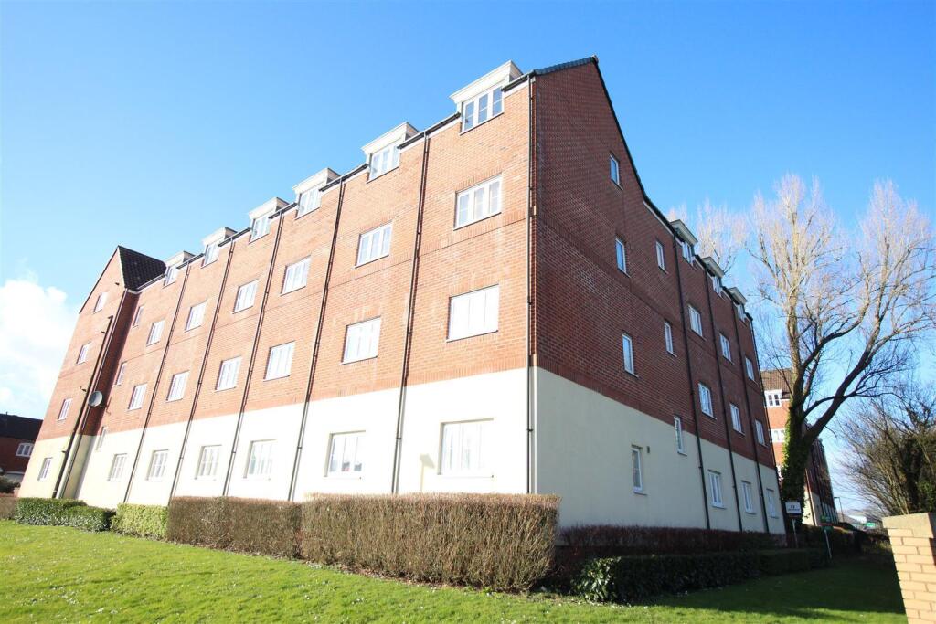 Flat Blaen Bran Close in Cwmbrân
