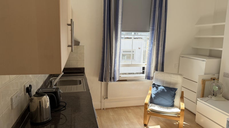 Room Overstone Road in Greater London