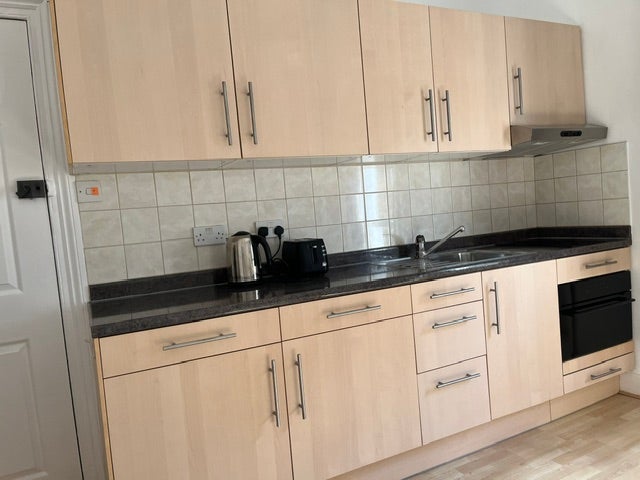 Room Overstone Road in Greater London