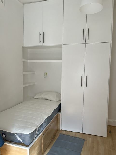 Room Overstone Road in Greater London