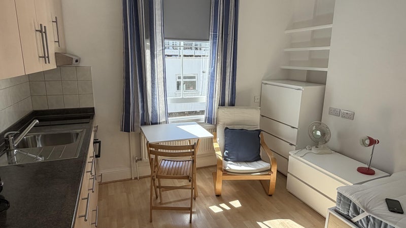 Room Overstone Road in Greater London