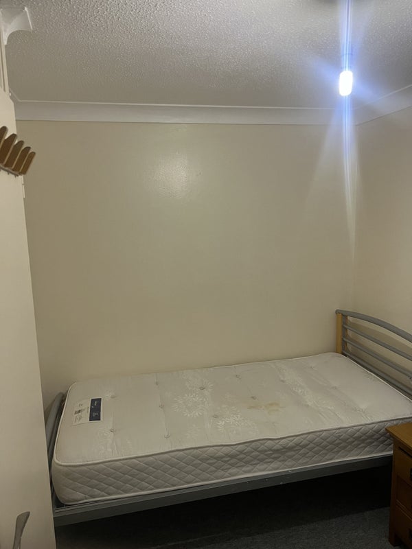 Room Sorrel Close in Greater London