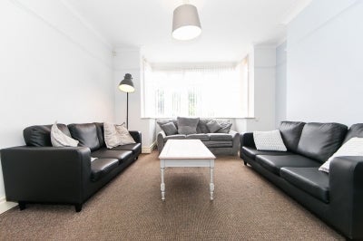 House Trelawn Crescent in Leeds