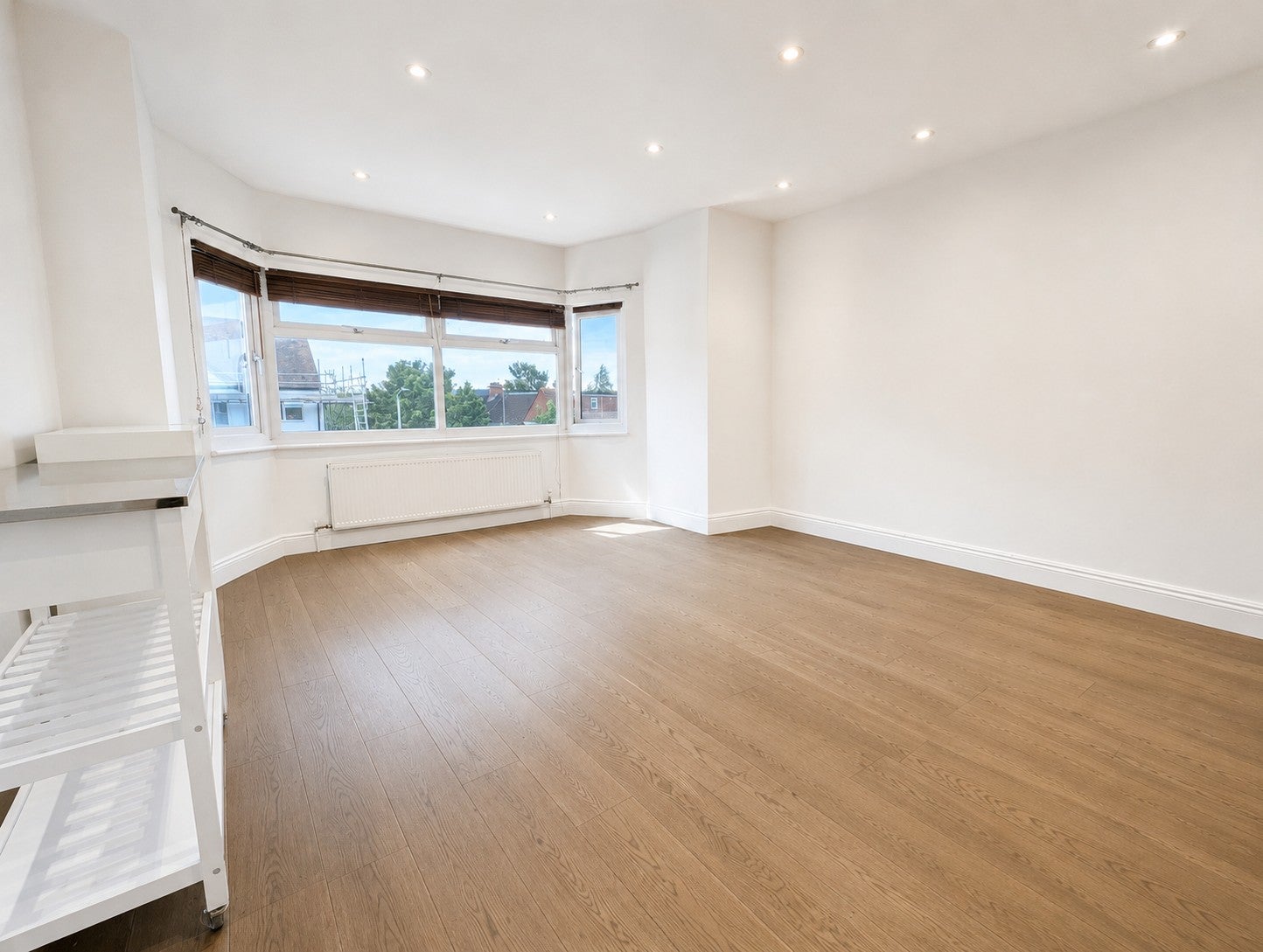 Flat Dehar Crescent in Greater London