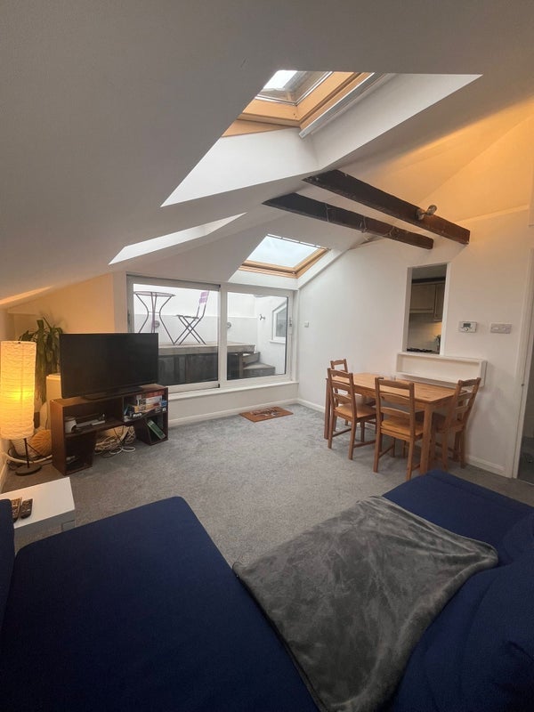 Room Grafton Road in Greater London