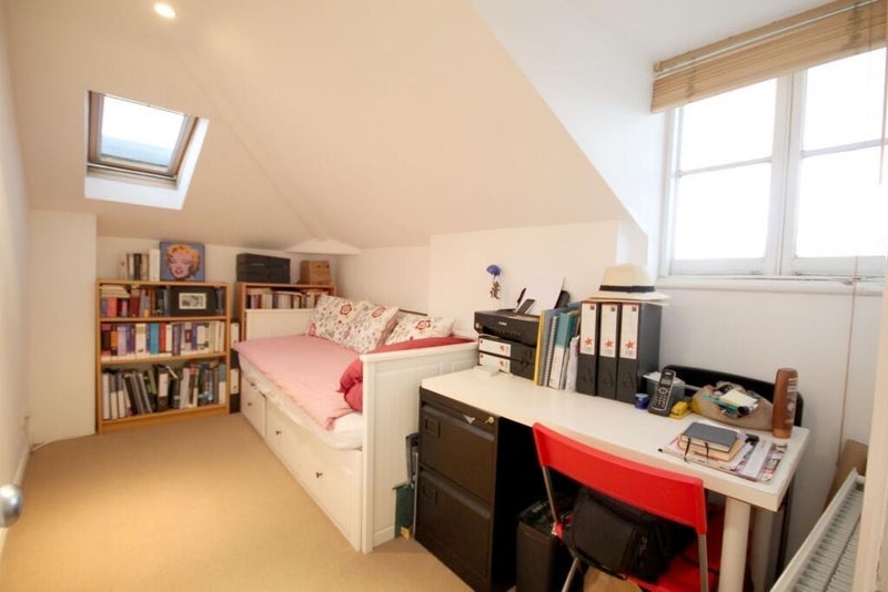 Room Grafton Road in Greater London
