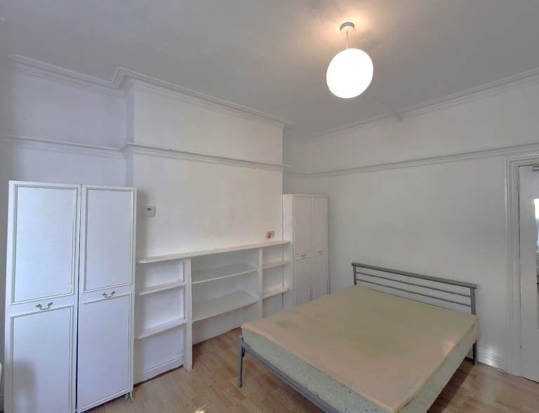 Flat Cumnor Road in Bournemouth