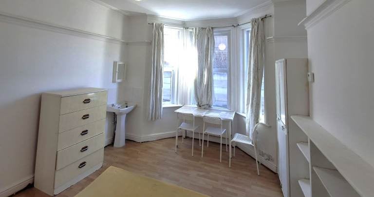 Flat Cumnor Road in Bournemouth