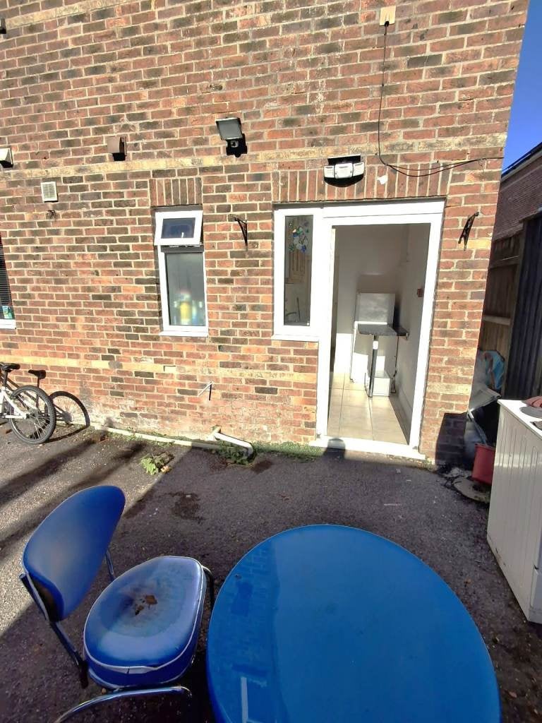 Flat Cumnor Road in Bournemouth