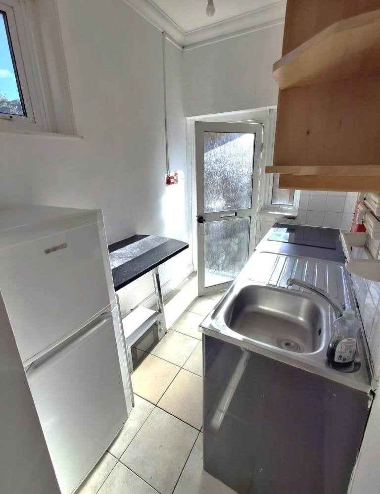 Flat Cumnor Road in Bournemouth