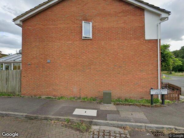 Room Shackleton Close in Guildford