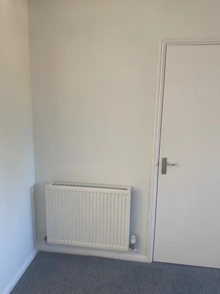 Room Shackleton Close in Guildford