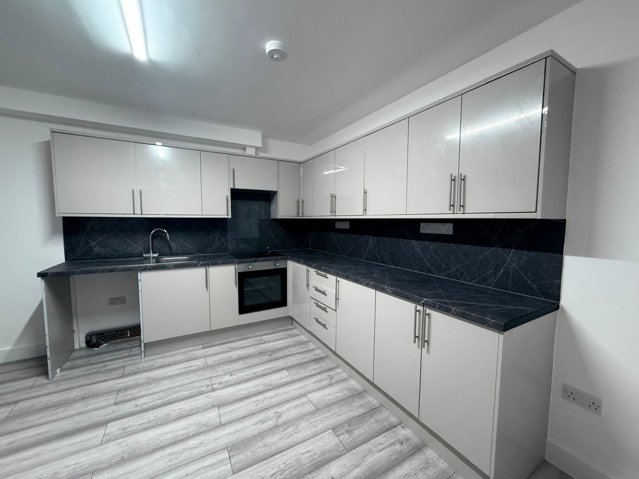 Flat Redbridge Lane East in Greater London