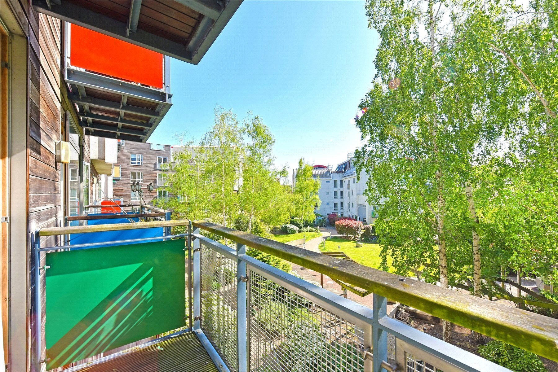 Flat West Parkside in Greater London